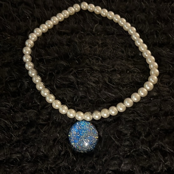 Blue Glittery Marble Glass & Stretch Faux Pearls Hand Design Necklace - Picture 13 of 17